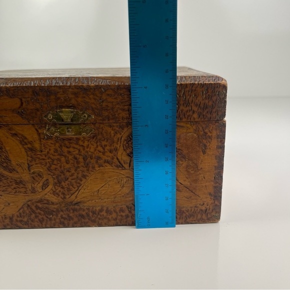 Wooden Box with Leaf Design - Picture 9 of 10